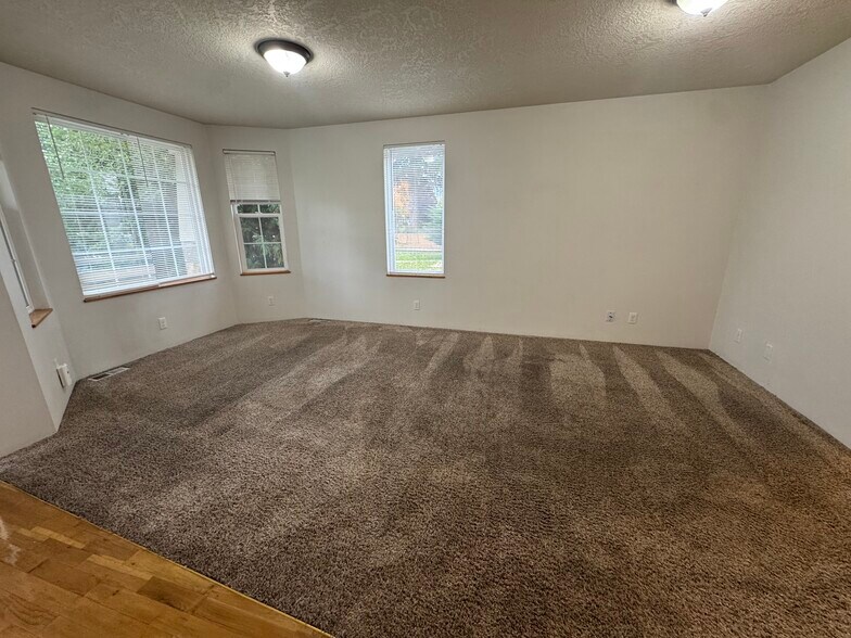 Building Photo - 6515 W Butte St