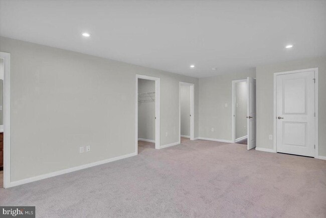 Building Photo - 40 Hamilton Ct