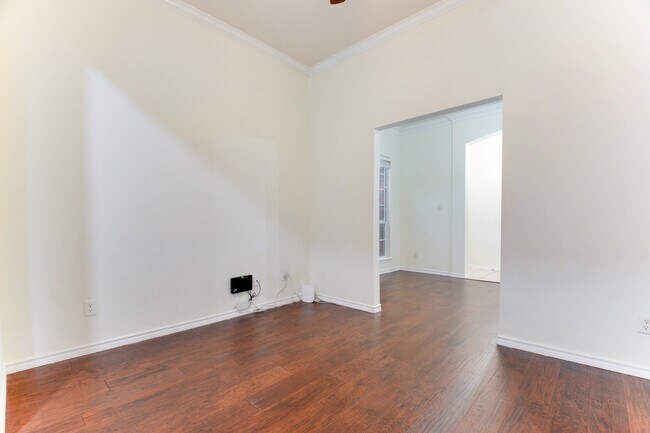 Building Photo - 5474 Golfside Dr