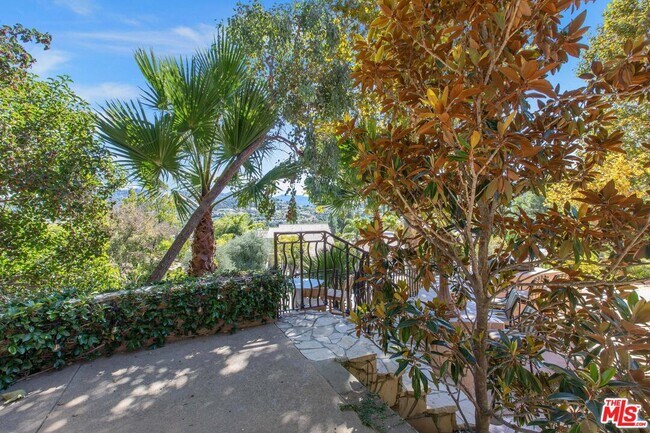 Building Photo - 24409 Voltara Ct