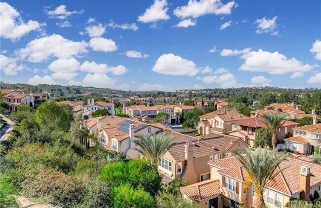 Building Photo - 9 Marisol