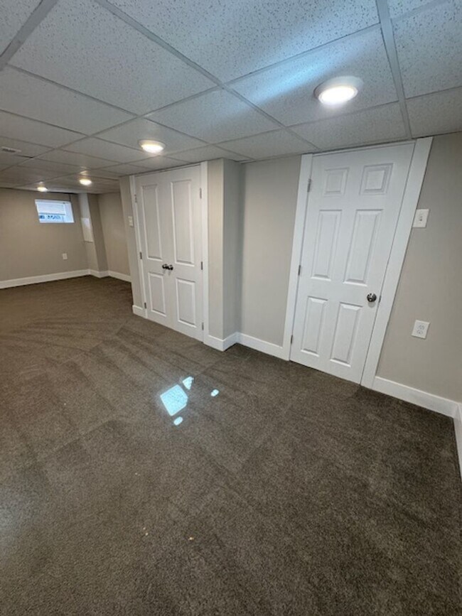 Building Photo - Beauty in Marconi Park West 3 Beds finishe...