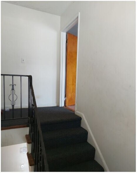 Building Photo - 843 Delehanty Ct