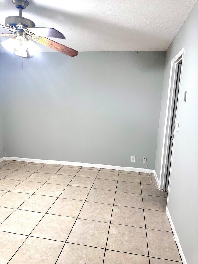 Building Photo - 9326 Sunrise Dr