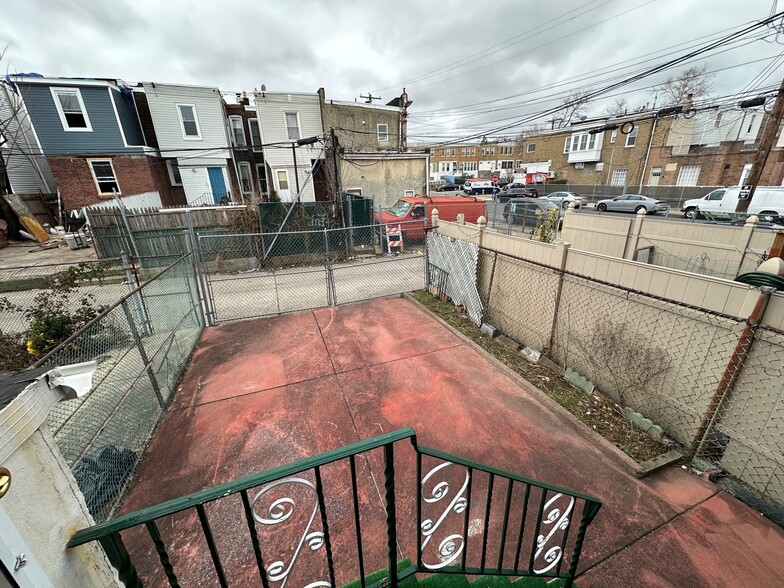 Building Photo - 4944 Boudinot St