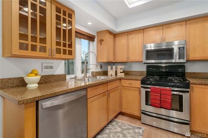 Building Photo - 1915 24th Ave S