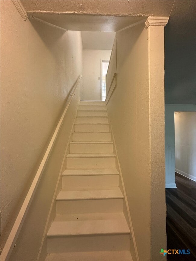 Building Photo - 1204 E Warren Ave