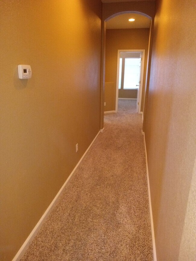 Building Photo - Double diamond home available for late May...