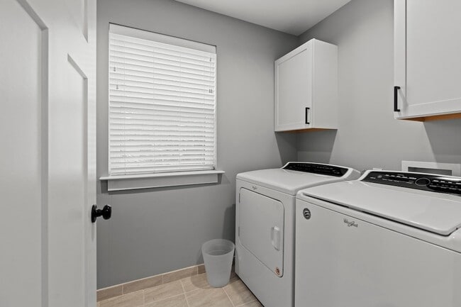 Building Photo - 718 N Alexander Ave