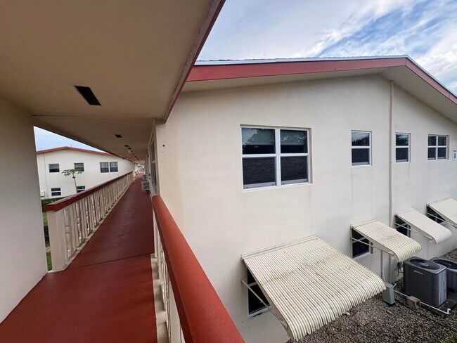 Building Photo - 22 Andover A
