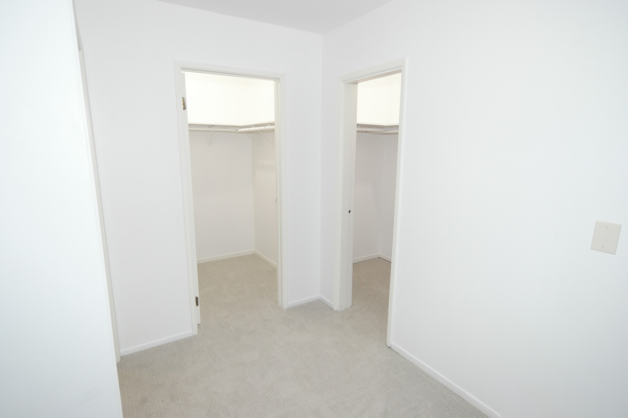 Building Photo - 611 Calle Pensamiento