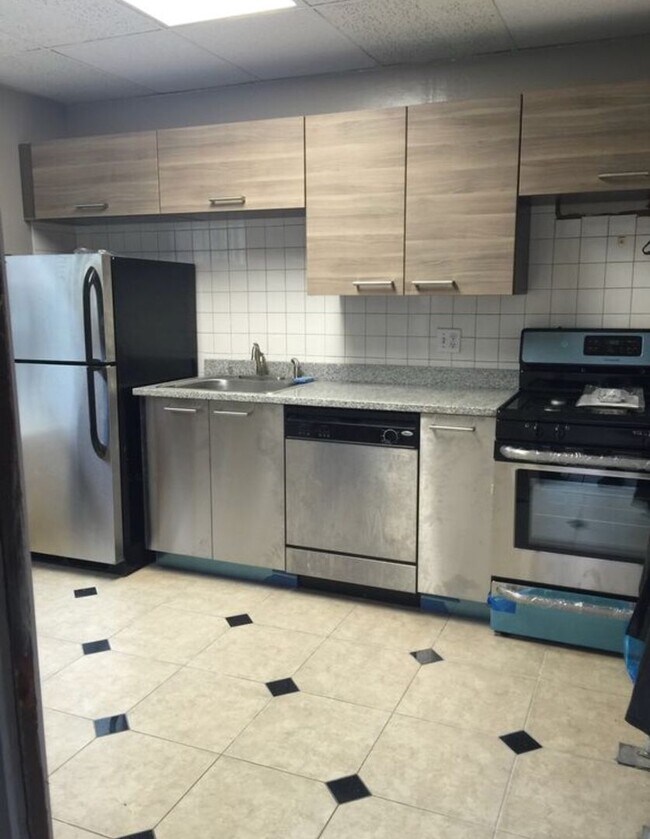 Building Photo - Check out this 3 bed in Brighton... SEPT 1ST MOVE IN