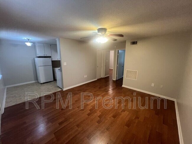 Building Photo - 4133 Lee St