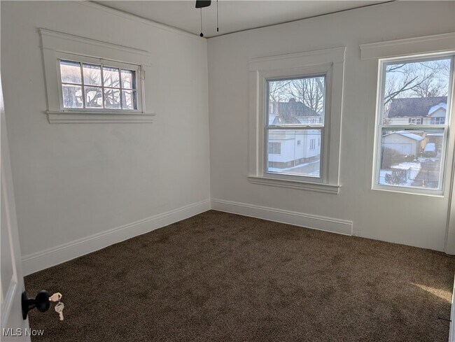 Building Photo - 2939 E 130th St