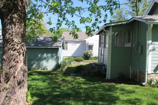 Building Photo - 630 N Poplar St