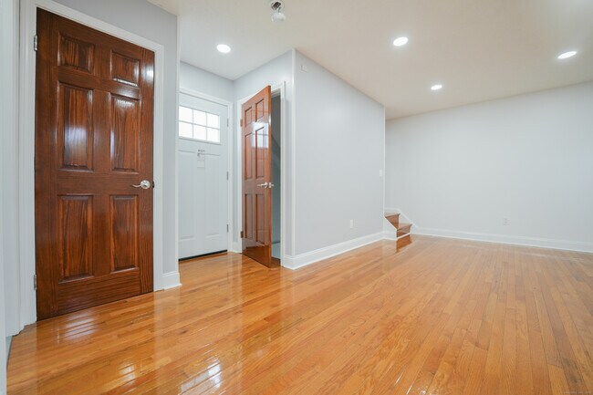 Building Photo - 377 Peck St