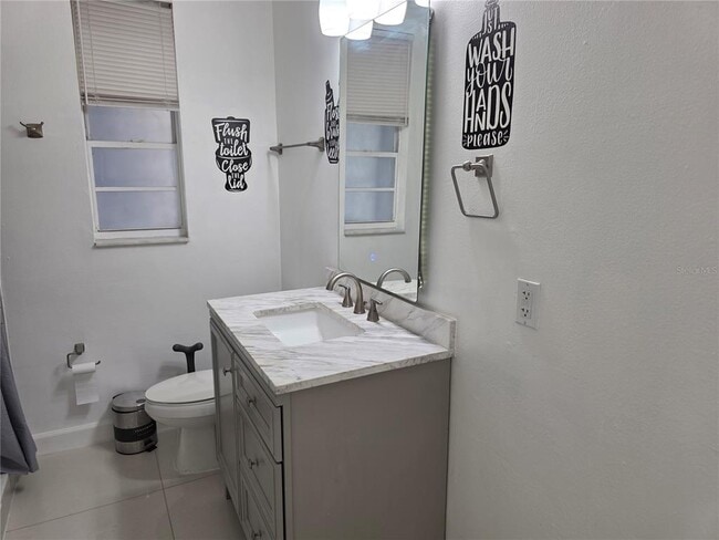 Building Photo - 1103 Teakwood Ave