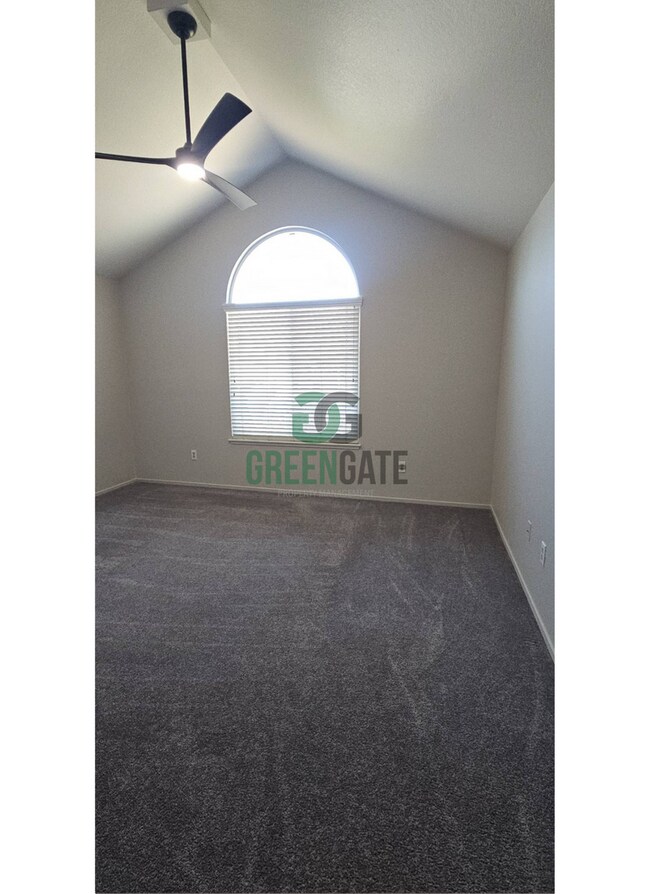 Building Photo - Now Available! Spacious 3 Bedroom, 2 Bathroom Home.