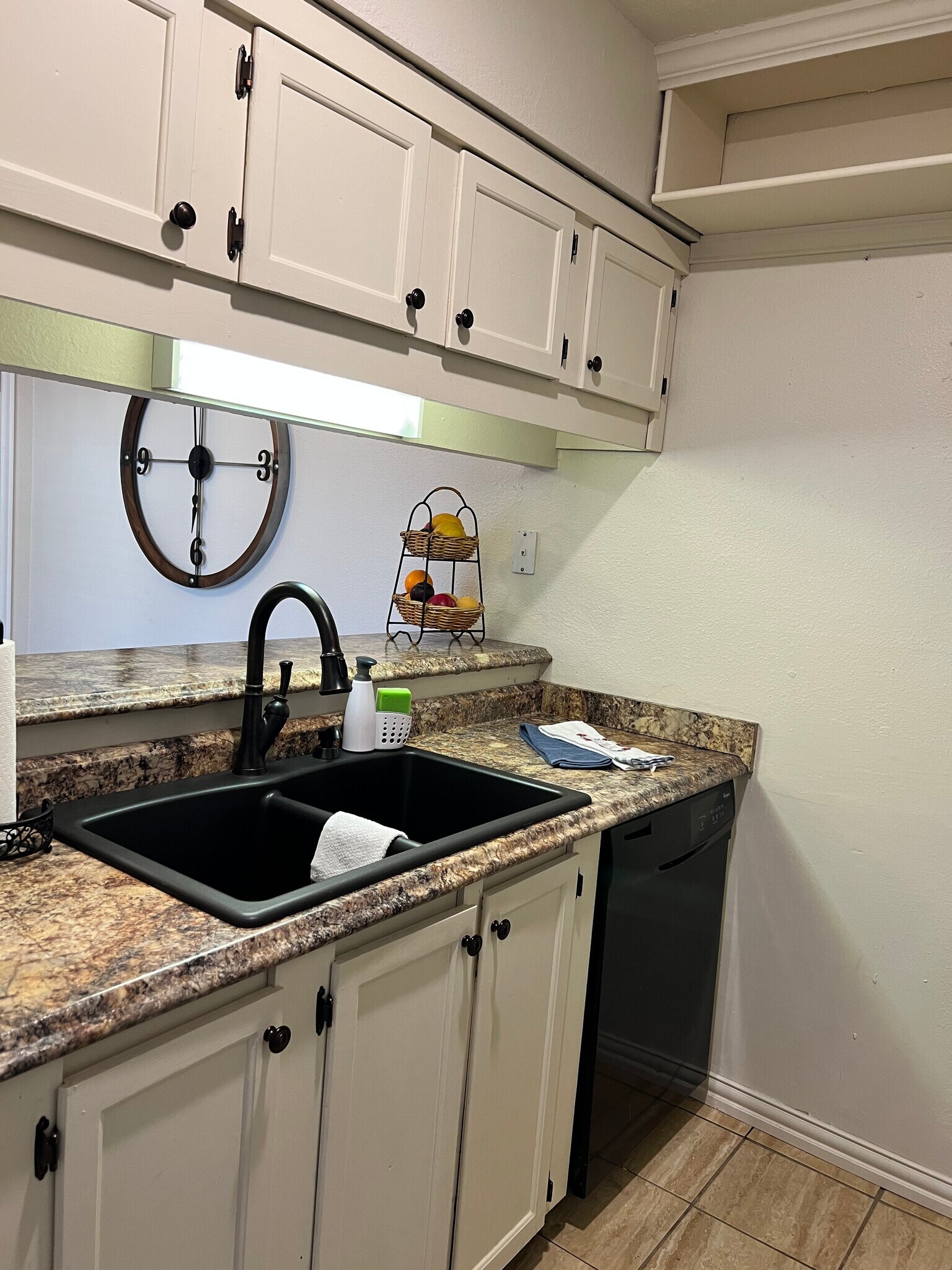 Building Photo - 819 Red Bird Ln