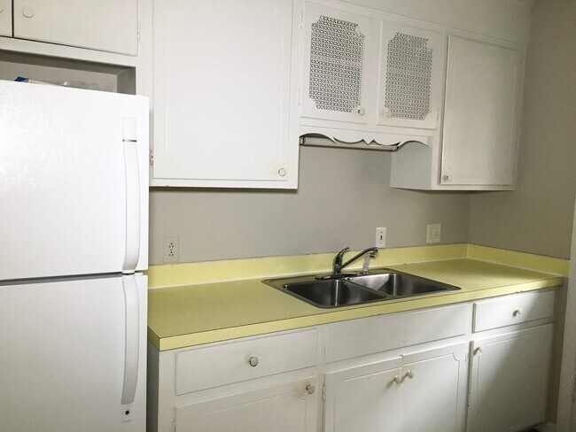 Building Photo - 2 Bedroom 1 Bath Apartment in Radcliffeborough - Downtown Charleston