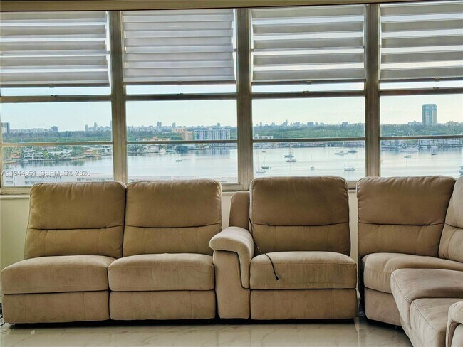 Building Photo - 18041 Biscayne Blvd