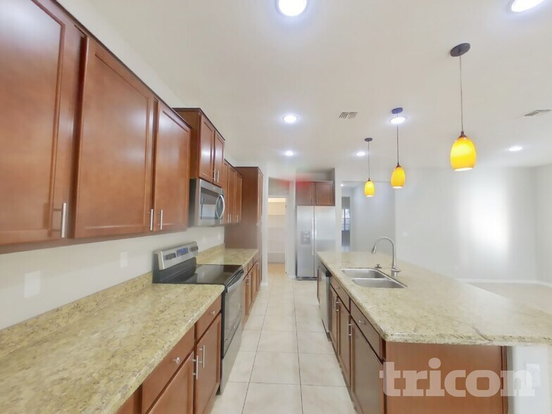 Building Photo - 34953 N Open Range Dr