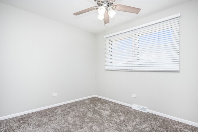 Building Photo - 15369 Ingleside Ave