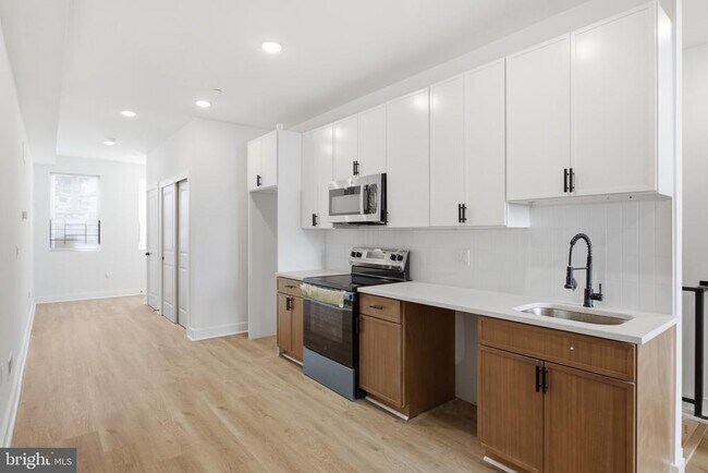 Building Photo - 2126 N Percy St