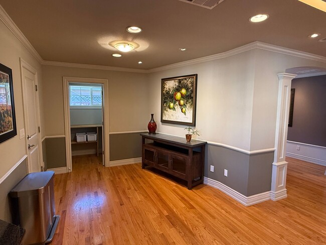 Building Photo - Furnished Executive Willow Glen Home