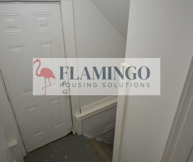 Building Photo - 565 Kenwood Ave