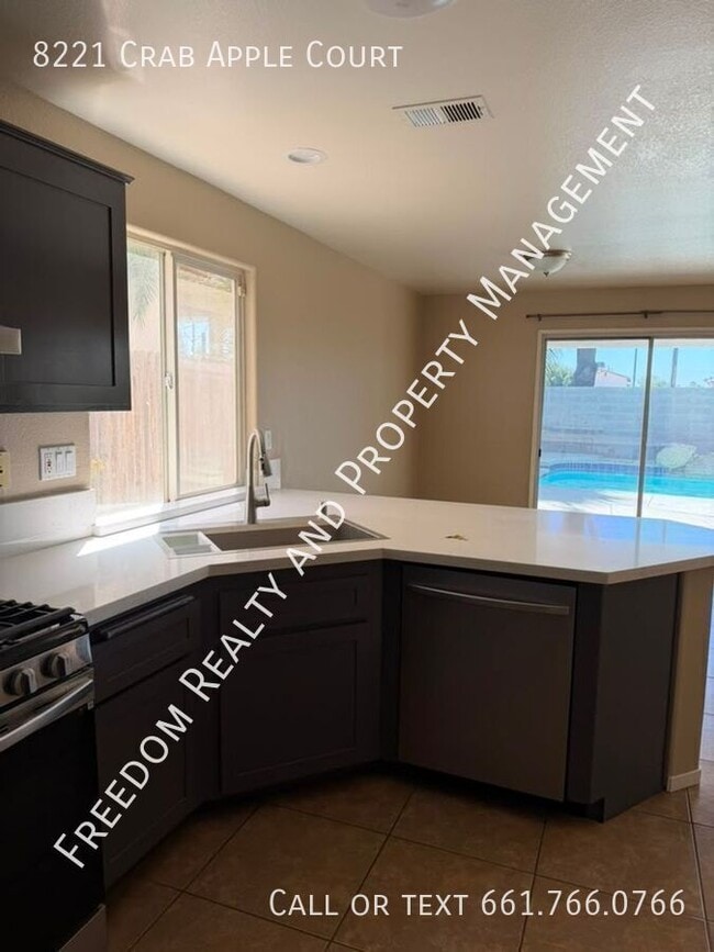 Building Photo - 8221 Crab Apple Ct