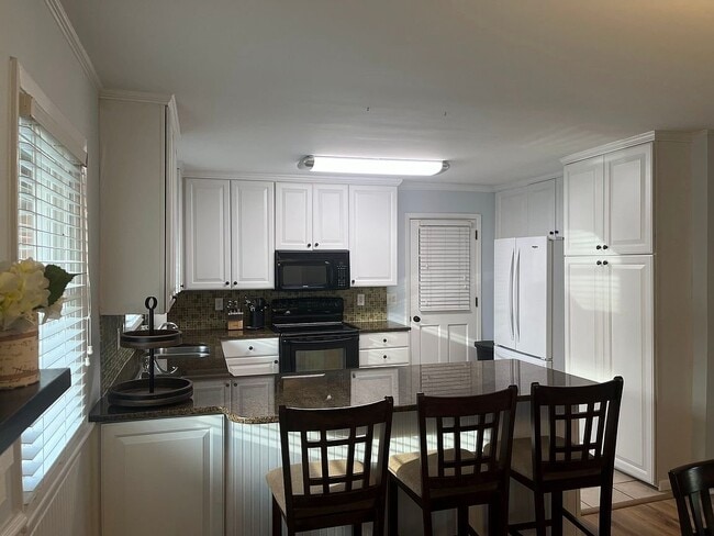 Building Photo - 233 Jeb Stuart Dr
