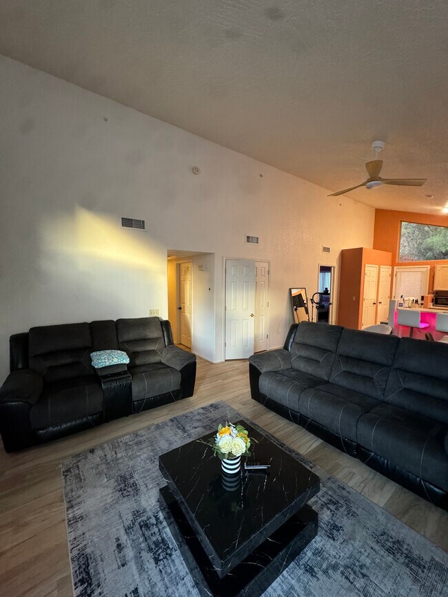 Building Photo - 93 Morning Sun Dr