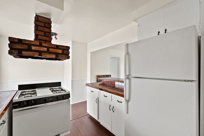 Building Photo - 431 Venice Way