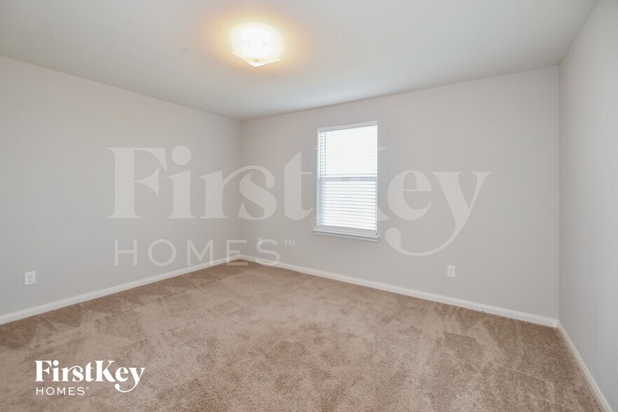 Building Photo - 9005 Woodfern Dr