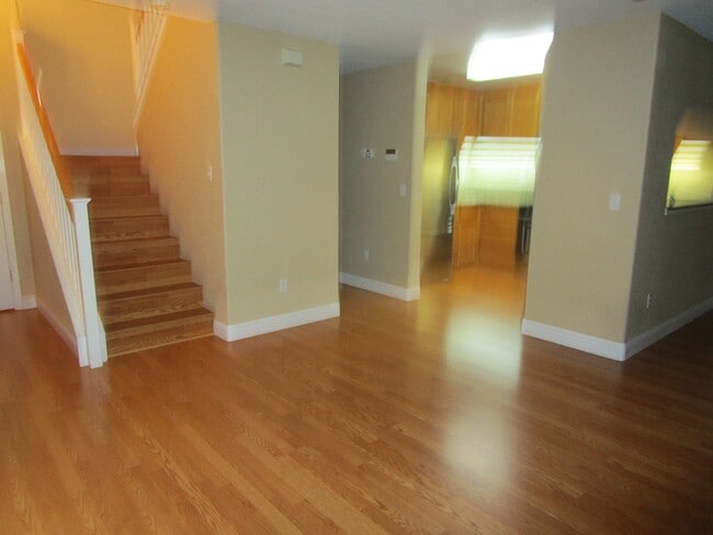 Building Photo - 142 Altamont Ct