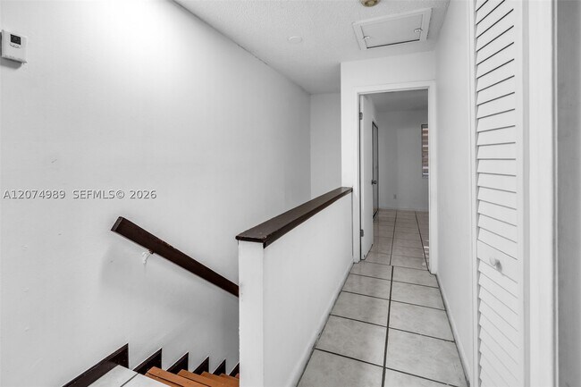 Building Photo - 627 W 68th St