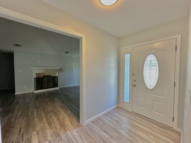 Building Photo - 1111 Timberline Dr