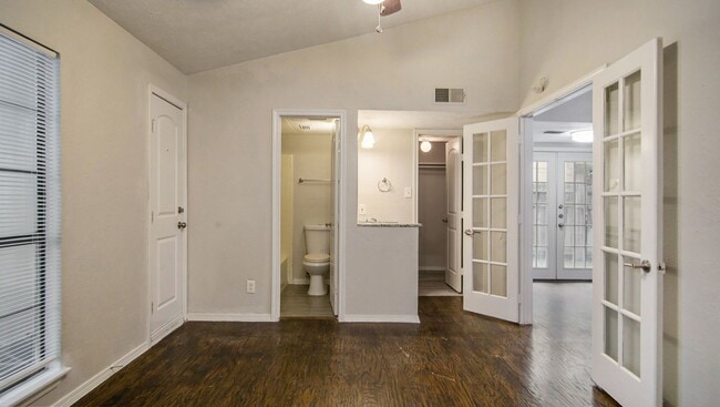 Building Photo - Updated 2/2 with Granite Counter Tops and ...