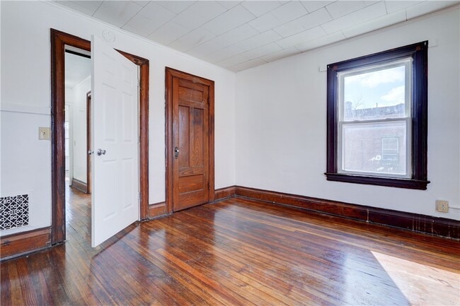 Building Photo - 459 Parsells Ave