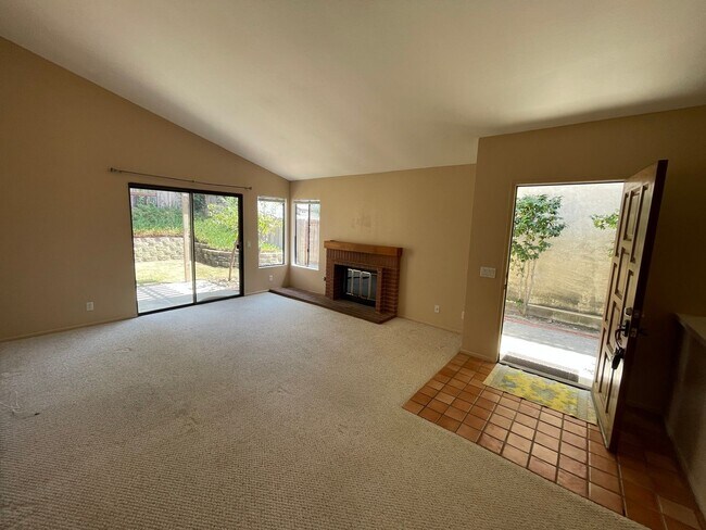 Building Photo - High Country West/Rancho Bernardo, Patio Home.  2/2, 1230 sq. ft..