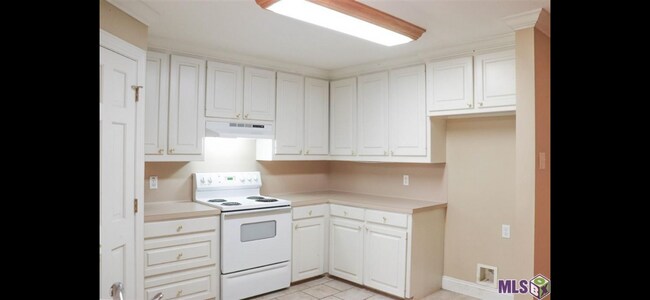 Building Photo - 136 3rd St