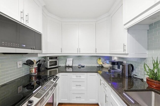 Building Photo - 15 Arpege Way NW