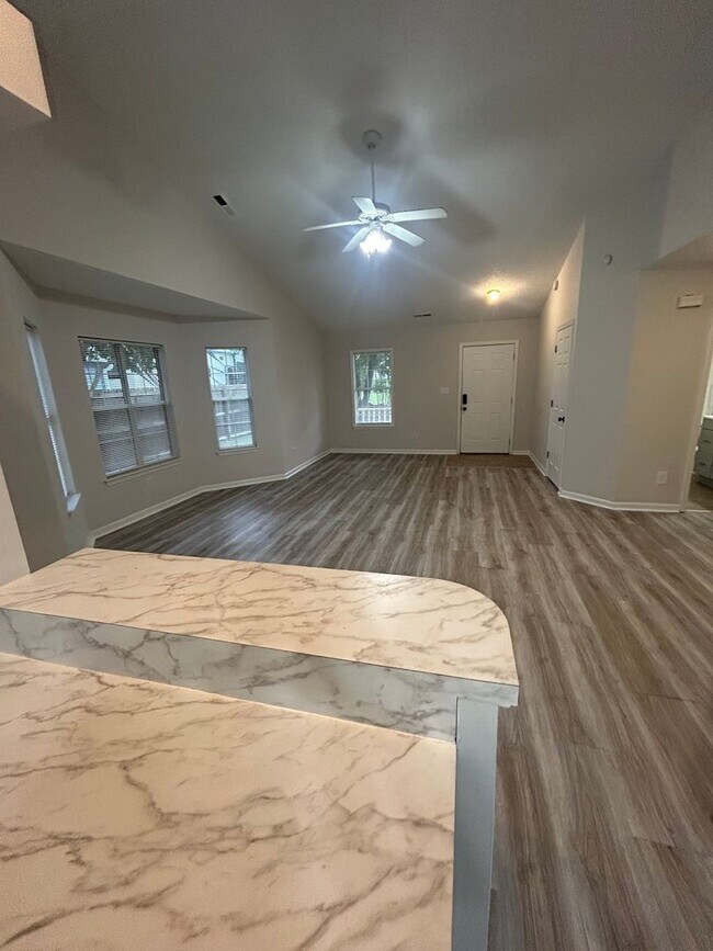 Building Photo - 3613 Farmington Pl