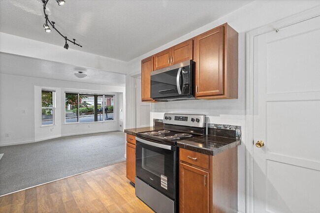 Building Photo - ALK - 1820 Sylvan Highlands Triplex