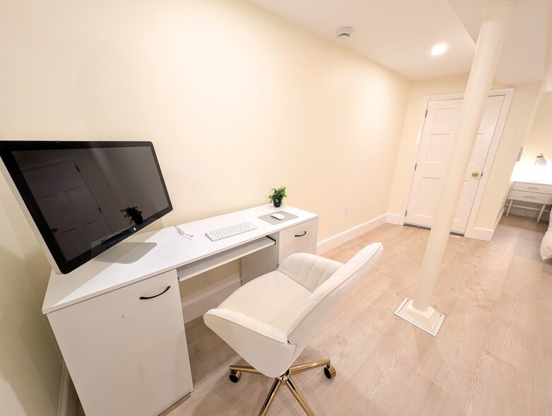 Building Photo - 41 Melville Ave