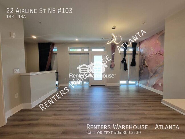 Building Photo - Location! Location! 2 Story 1 Bedroom step...