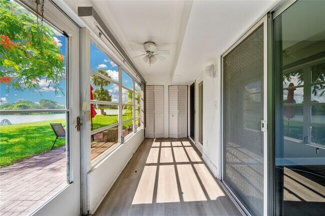 Building Photo - 220 Seville Dr