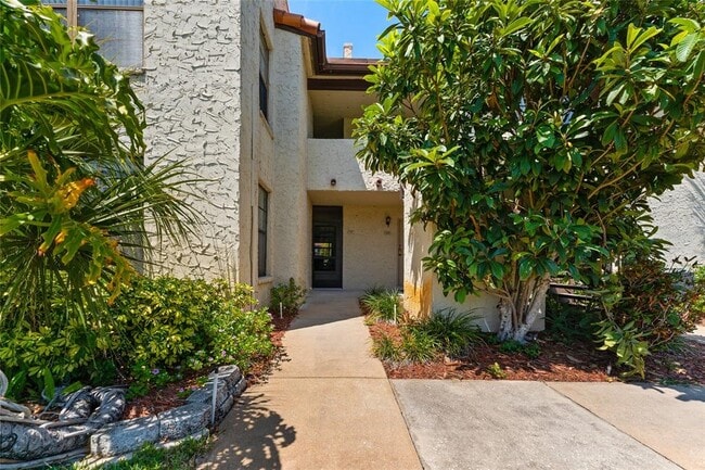 Building Photo - 2571 Cyprus Dr