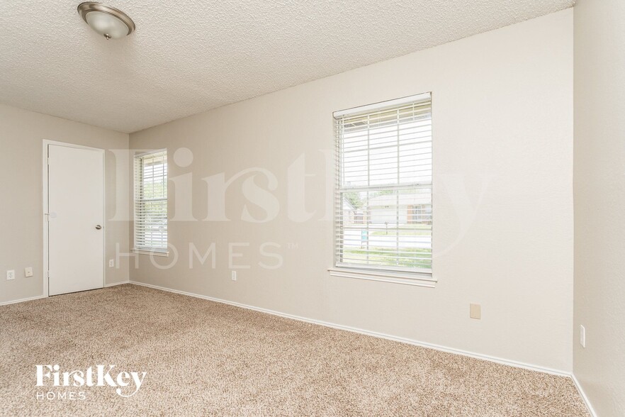 Building Photo - 606 Plainview Dr